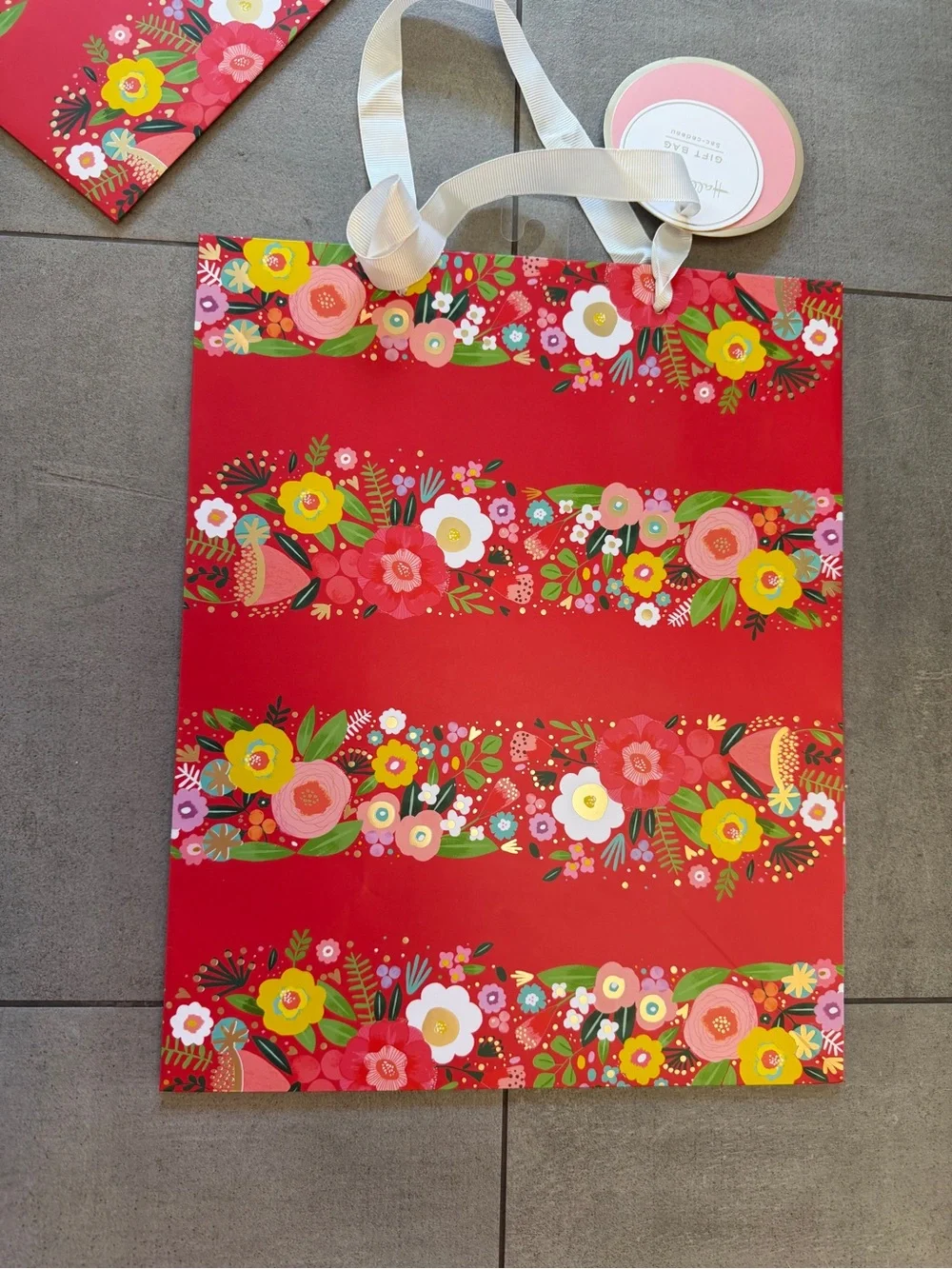 NWT Floral Striped Red Gift Bags w Ribbon Handles (Set of 5 by Hallmark) 🎁